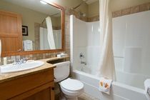 Snowbird Lodge Westbank エクステリア 写真